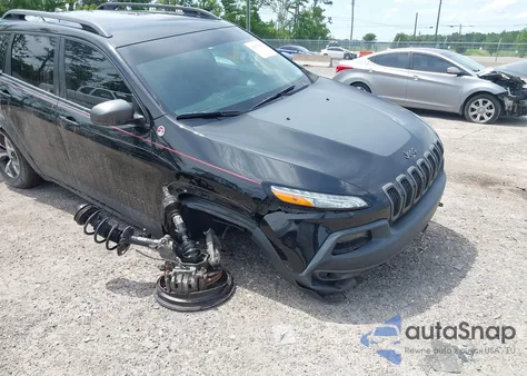 2018 Jeep Cherokee Trailhawk 4X4 from USA, damaged, VIN 1C4PJMBB1JD522194